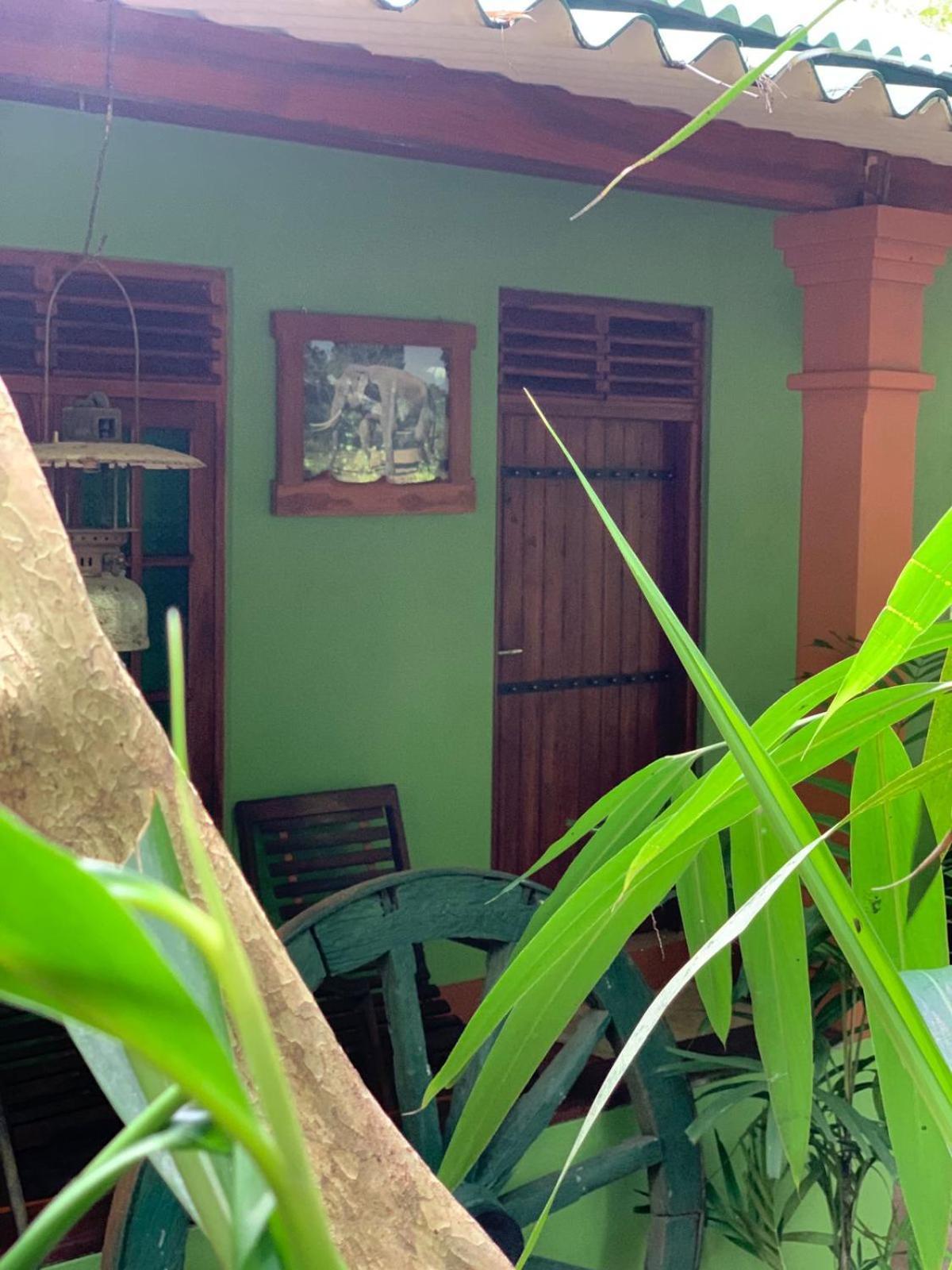 Walawa Blue Sapphire Hotell Udawalawe Eksteriør bilde